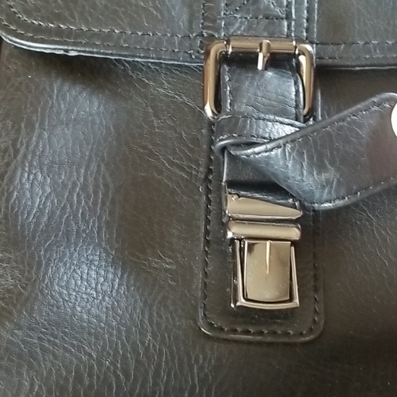 Kenneth Cole Laptop Messenger Bag - Picture 4 of 8